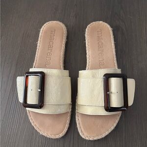 Macarena Patent Leather Cream White Tortoise Buckle Slide Sandals Sz 41 /10